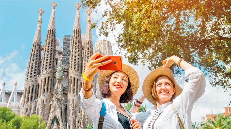 Tourist guides in Sagrada Familia